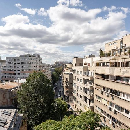 Spacious And Cozy Apartment In Central Бухарест Экстерьер фото