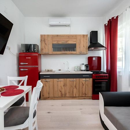 Spacious And Cozy Apartment In Central Бухарест Экстерьер фото