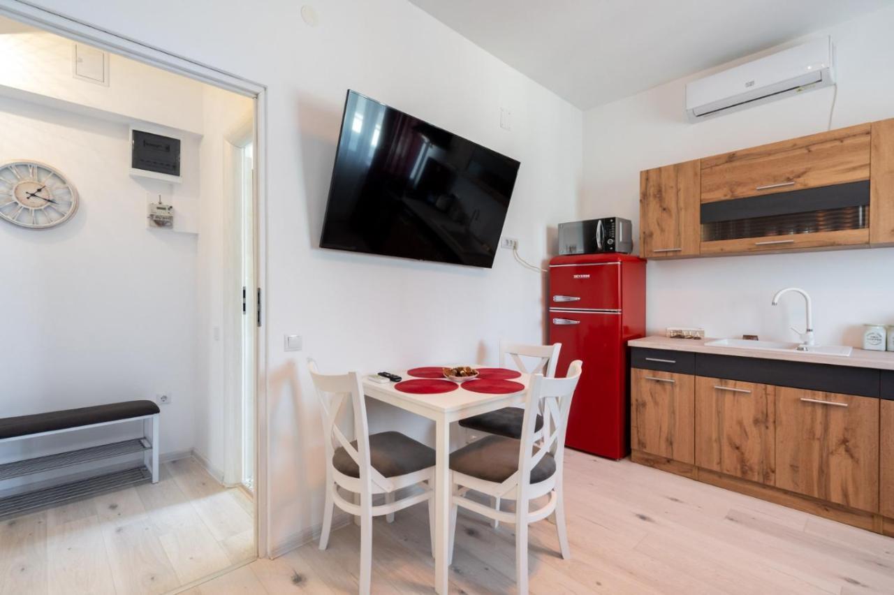 Spacious And Cozy Apartment In Central Бухарест Экстерьер фото