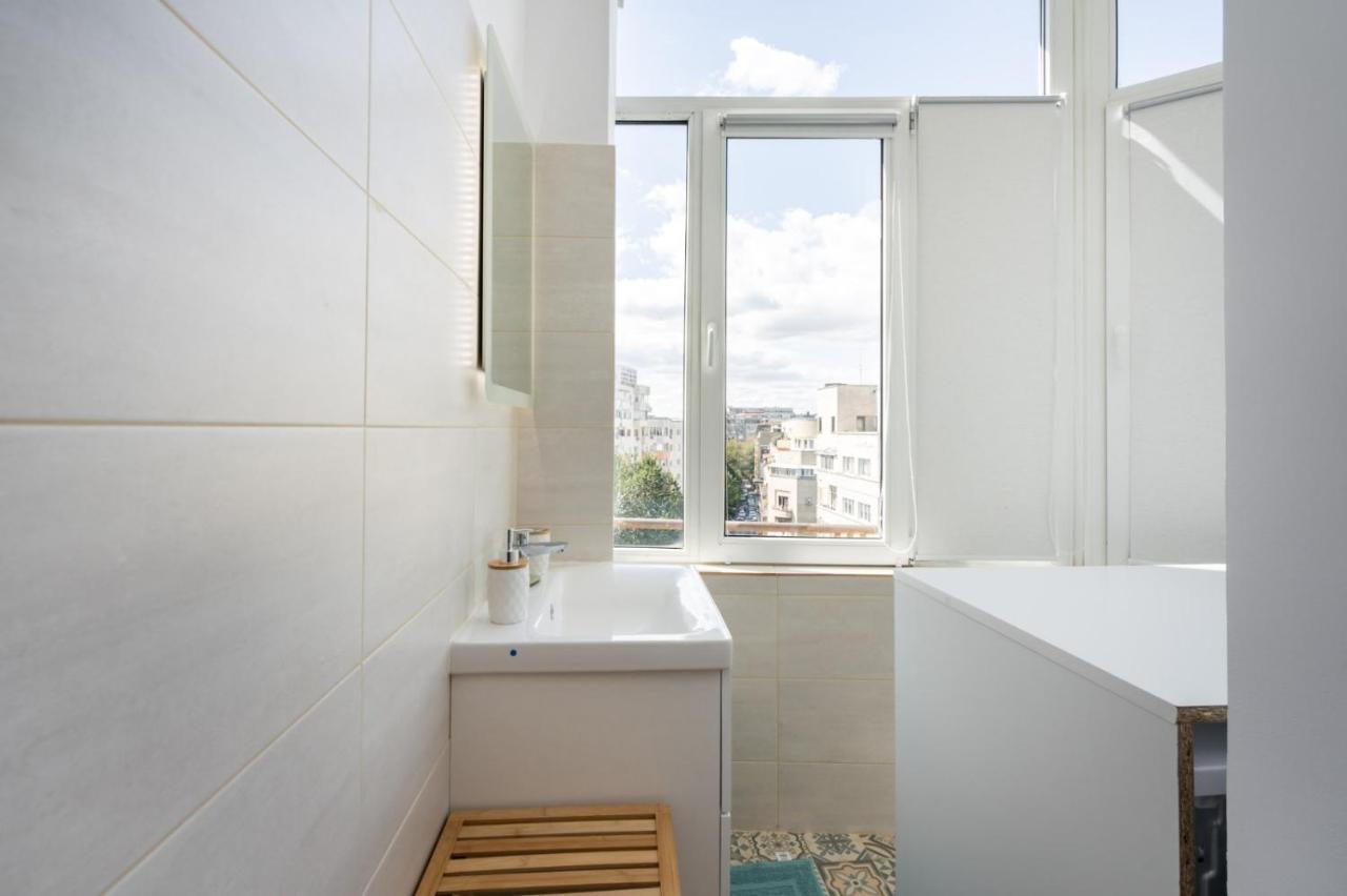 Spacious And Cozy Apartment In Central Бухарест Экстерьер фото