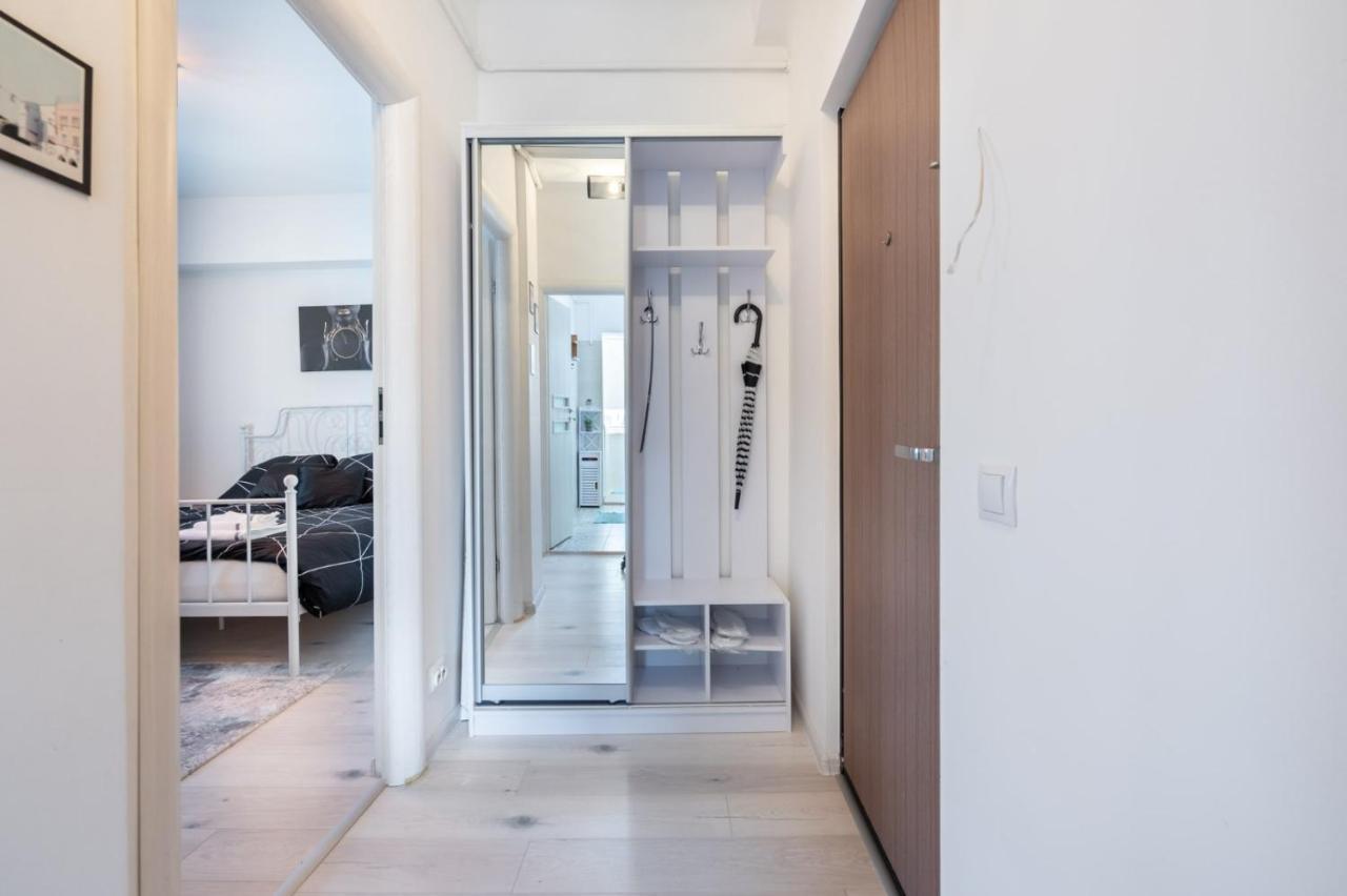 Spacious And Cozy Apartment In Central Бухарест Экстерьер фото