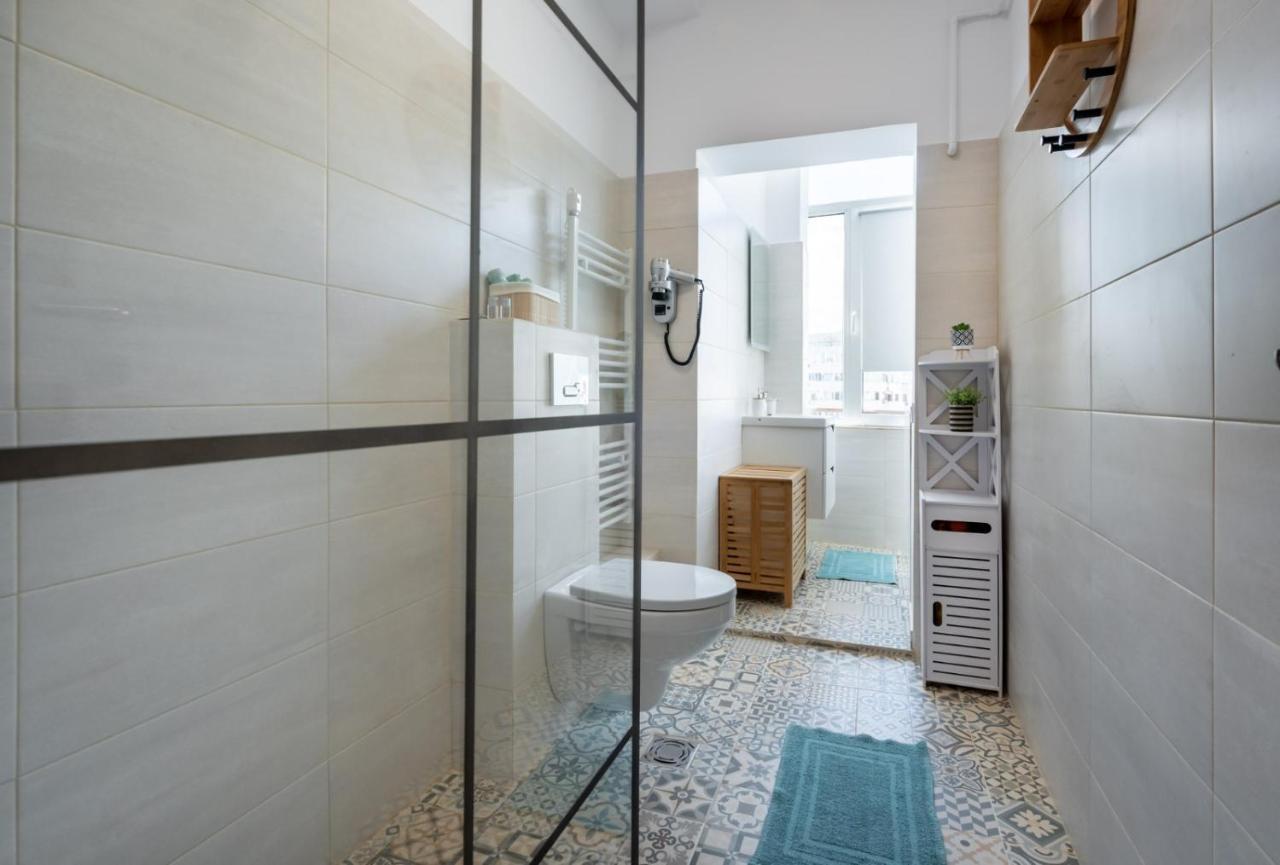 Spacious And Cozy Apartment In Central Бухарест Экстерьер фото