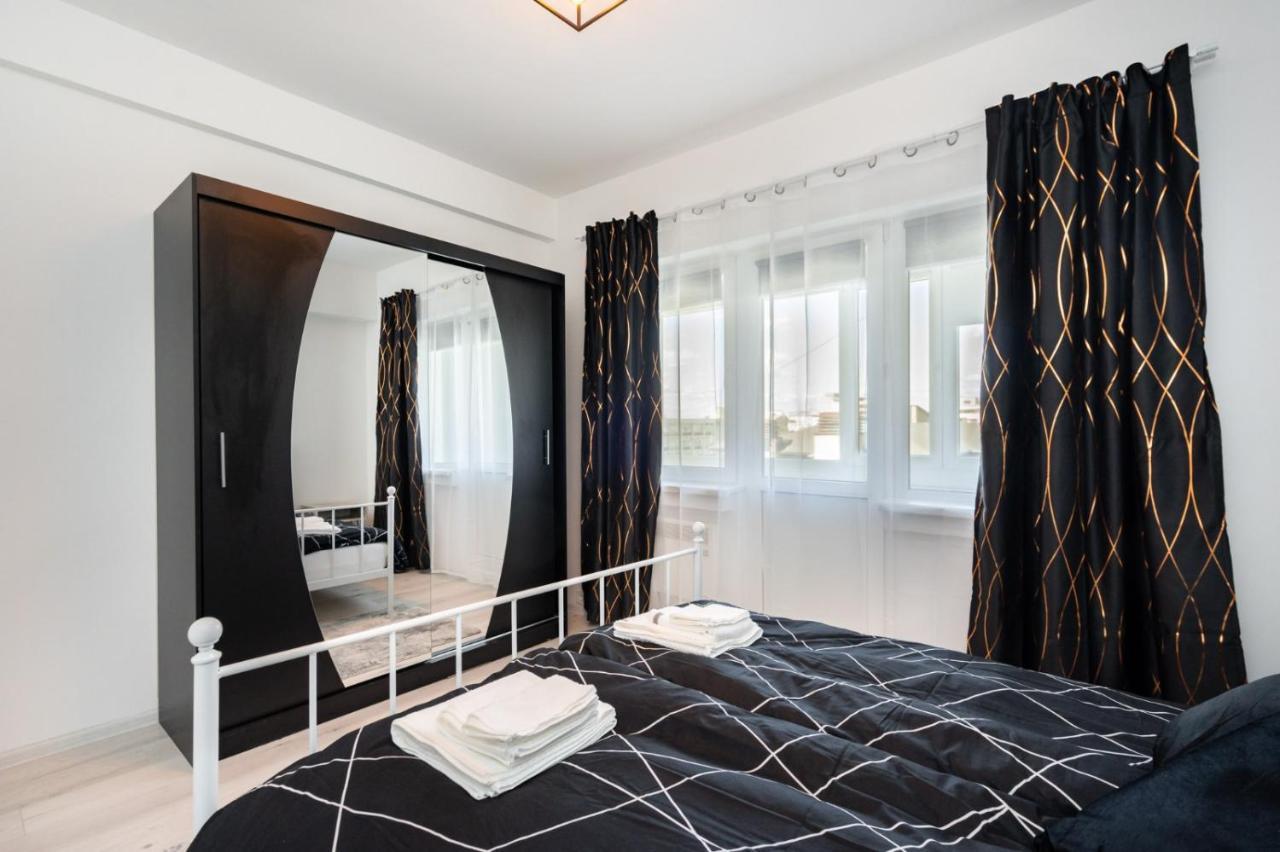Spacious And Cozy Apartment In Central Бухарест Экстерьер фото