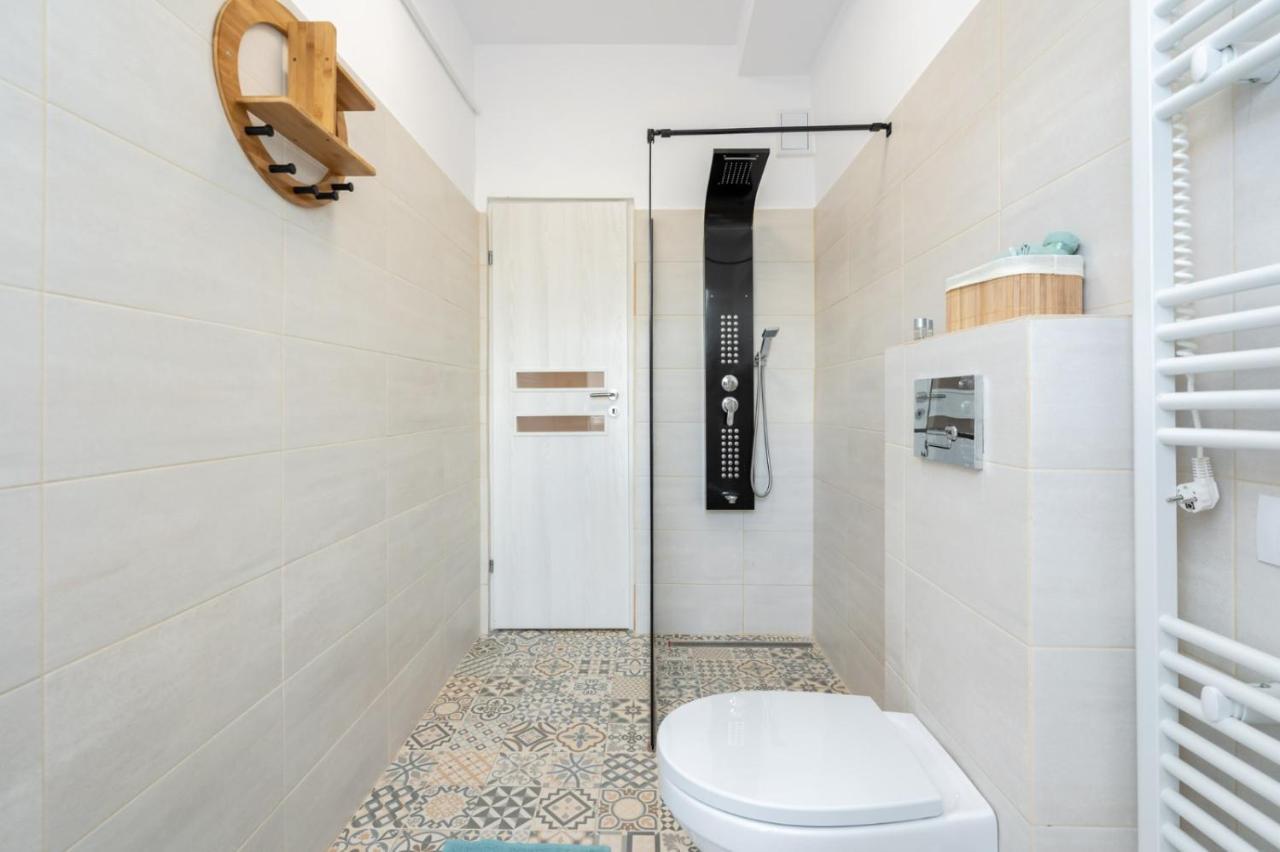 Spacious And Cozy Apartment In Central Бухарест Экстерьер фото