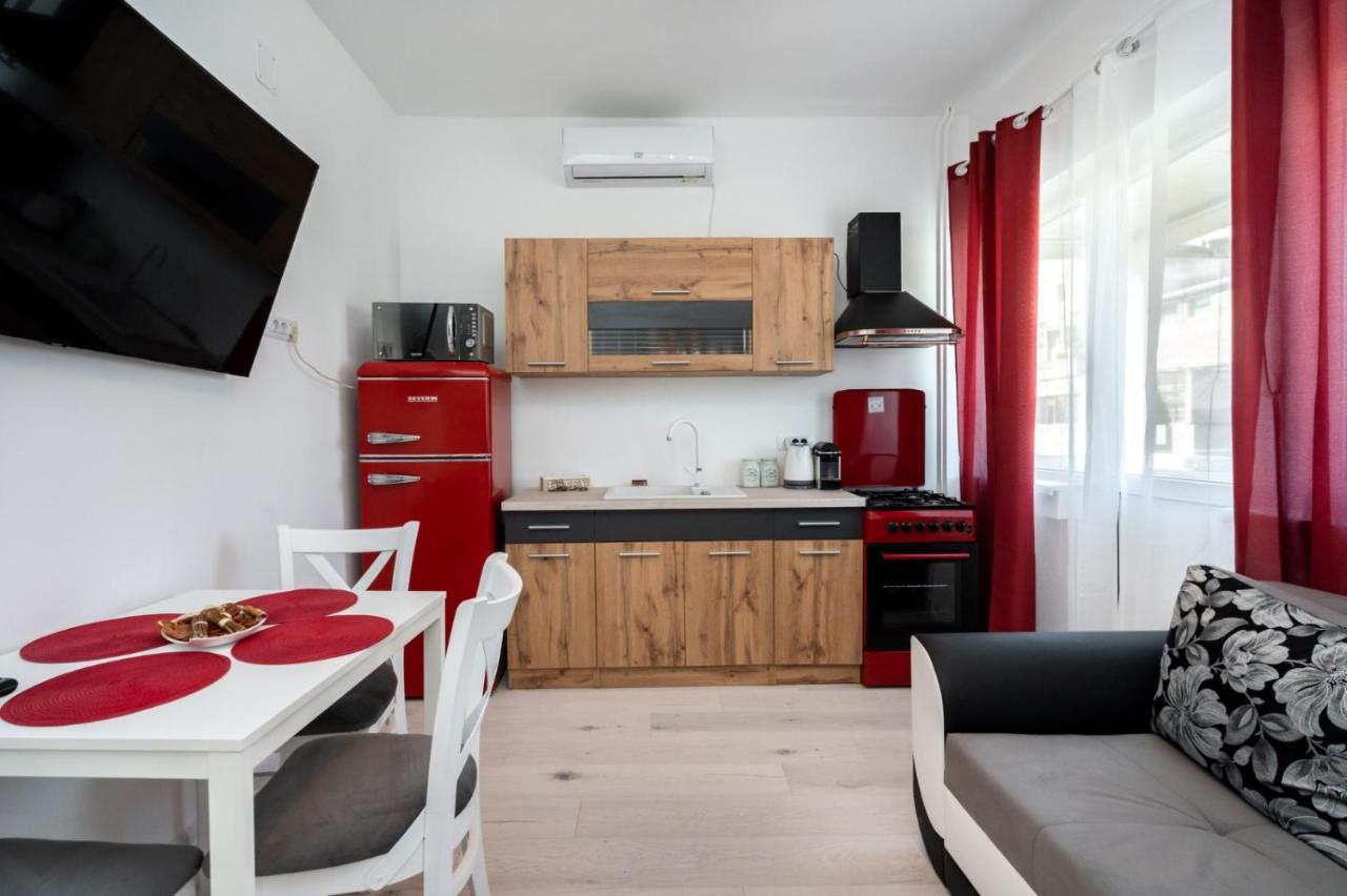 Spacious And Cozy Apartment In Central Бухарест Экстерьер фото